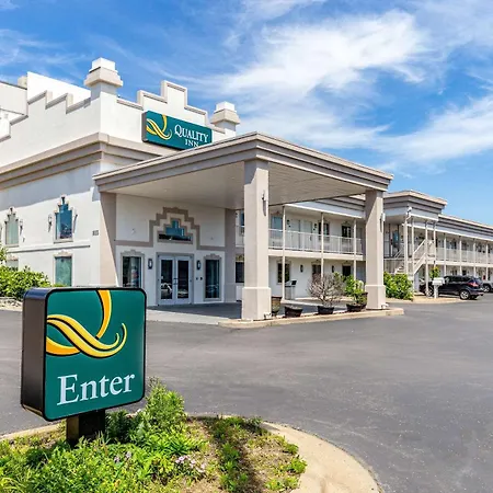 Quality Inn Branson - Hwy 76 Central-2
