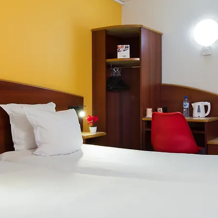 Comfort Hotel Etampes-3
