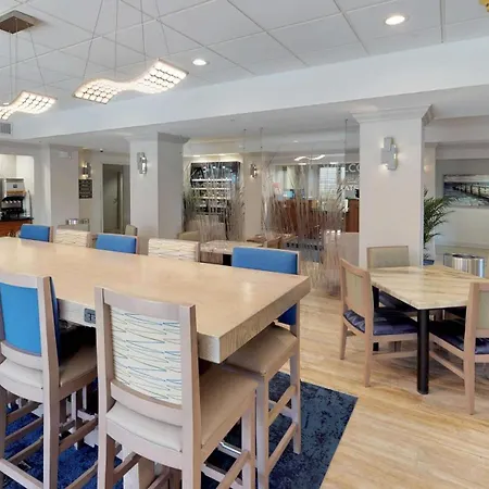 Hampton Inn St. Simons Island-3