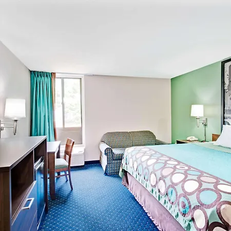 Super 8 By Wyndham Brockton-2