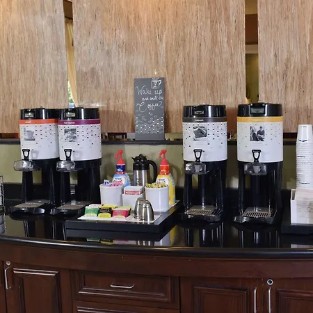 Hampton Inn & Suites Alexandria-2
