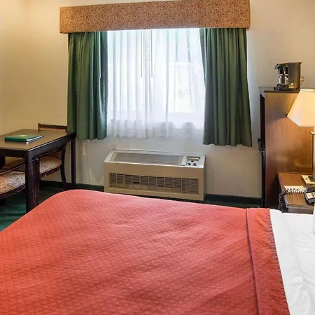 Quality Inn Near Northtown Mall & National Sports Center-3