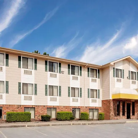Super 8 By Wyndham Fayetteville-3