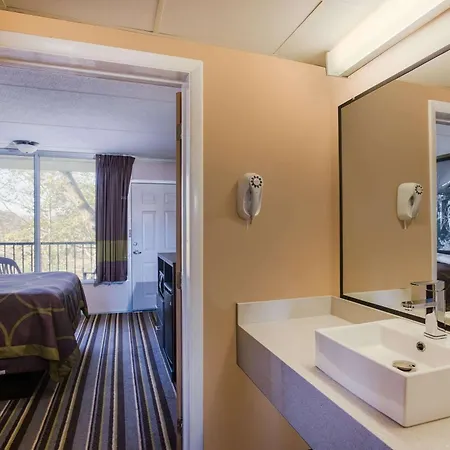 Super 8 By Wyndham Sevierville Riverside-2