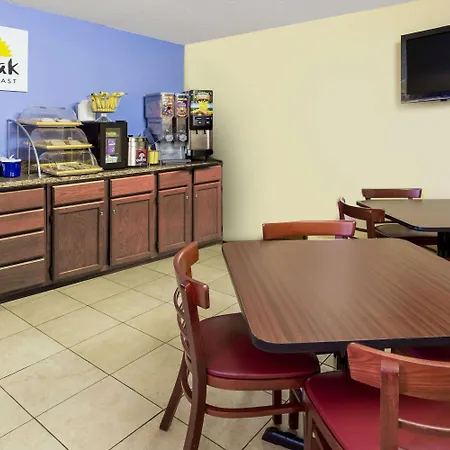 Days Inn By Wyndham Plymouth-3