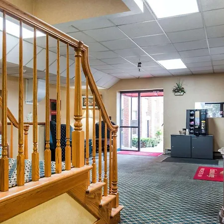 Econo Lodge Manchester-3