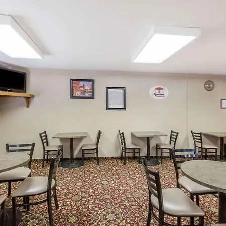 Super 8 By Wyndham Manhattan Ks-2
