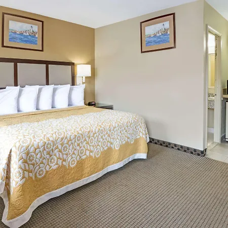 Days Inn By Wyndham Branford New Haven Conference Center-3