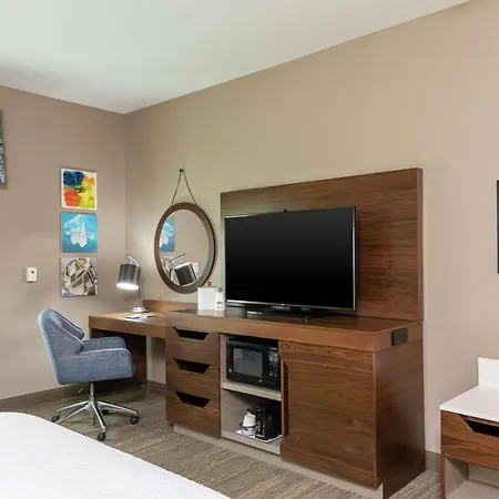 Hampton Inn & Suites Marshalltown-2