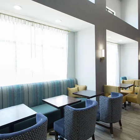 Hampton Inn & Suites Ankeny-3