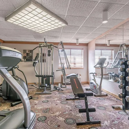 Ramada By Wyndham Fargo-3
