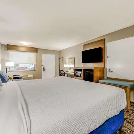 Clarion Pointe-2