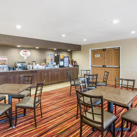 Super 8 By Wyndham Brookings-3