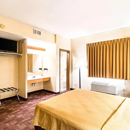 Econo Lodge Watertown-3