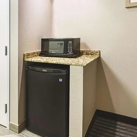 La Quinta Inn & Suites Casino And Bar By Wyndham Glendive-3