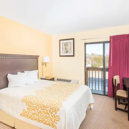 Days Inn By Wyndham Colchester Burlington-3