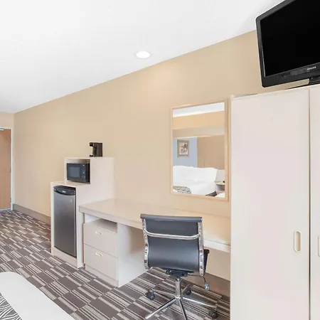 Microtel Inn And Suites Clear Lake-2
