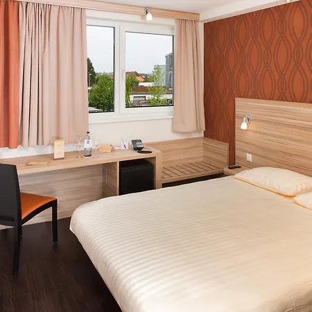 Messe & Airport Hotel Stuttgart-3