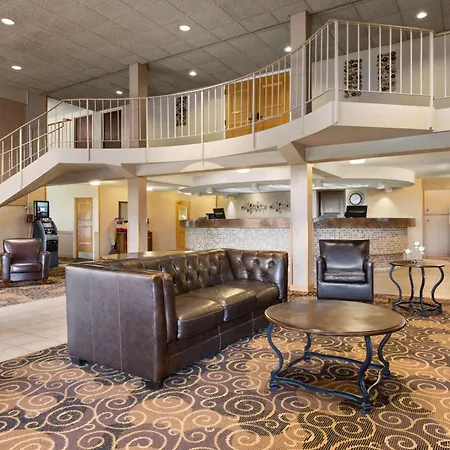 Ramada By Wyndham Bismarck-2
