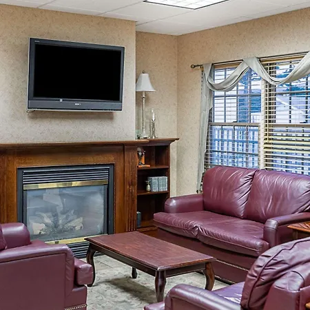 Quality Inn & Suites Skyways-3