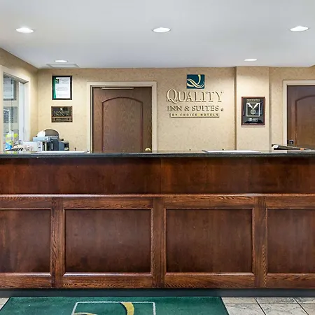 Quality Inn & Suites Skyways-2