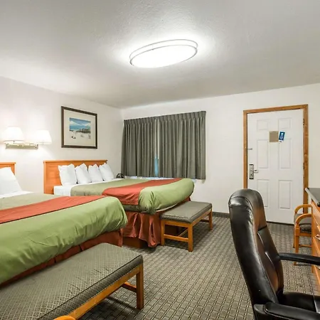 Rodeway Inn Newport-3