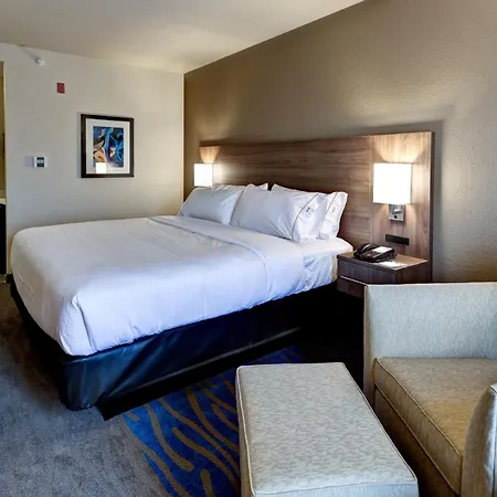 Holiday Inn Express & Suites Great Bend By Ihg-3