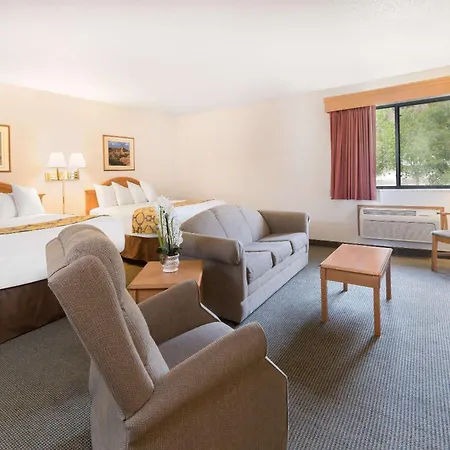 Baymont By Wyndham Hot Springs-2