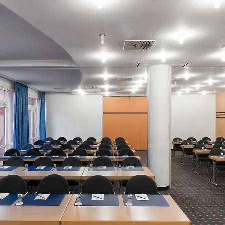 Tryp By Wyndham Halle-3