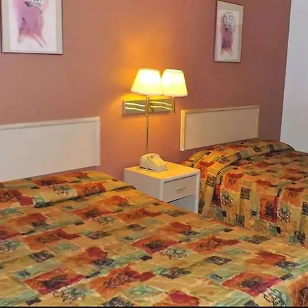Travelodge By Wyndham Farmington-3
