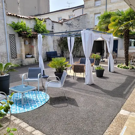 Cit'Hotel Le Cheval Blanc-3