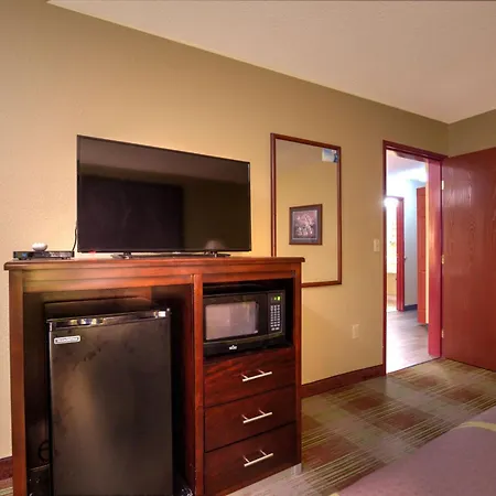 Super 8 By Wyndham Waterloo-3