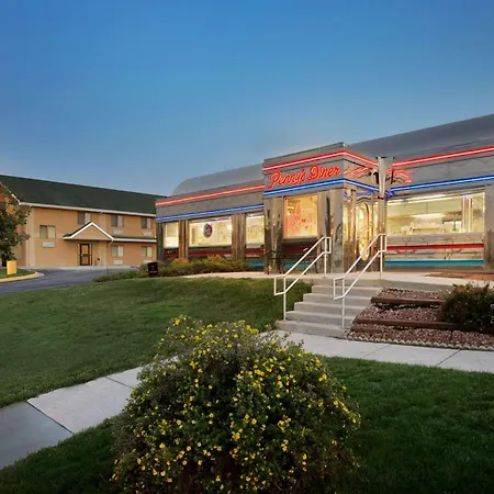 Travelodge By Wyndham Cheyenne-3