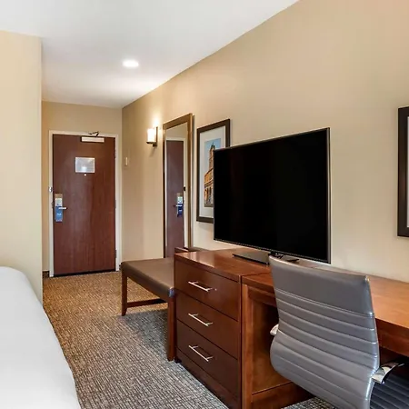 Comfort Inn & Suites Harrisonburg-3