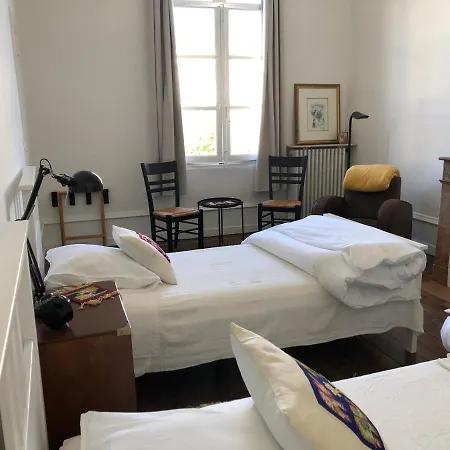 Beautifully Renovated Rooms On Place New York-3