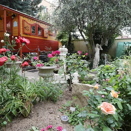 Maison d'Hôtes et Roulotte Le 6 Bis-2