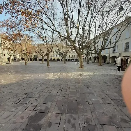 Petit cocon en plein centre historique d'Uzès - Place aux herbes en zone piétonnière-2
