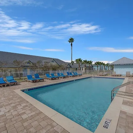 Travelodge By Wyndham Panama City Beach / Beachfront-3