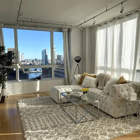 Large 3 Bedroom 2 Blocks From Times Square-3