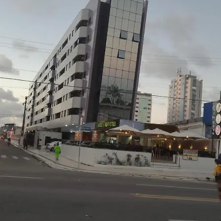 NA BEIRA MAR DE PAJUCARA- EDIF NEO- APARTAMENTO QUARTO E SALA - POSSUI VARANDA- VISTA LATERAL DO MAR-RUA JULIO PLECH FILHO 60 ESQUINA COM AVENIDA DOUTOR ANTONIO GOUVEIA - CONSUMO ELETRICO É PAGO No CKECK-OUT - 1 KWH É 1,35 REIAS-2