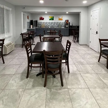 Quality Inn & Suites Columbus West-3