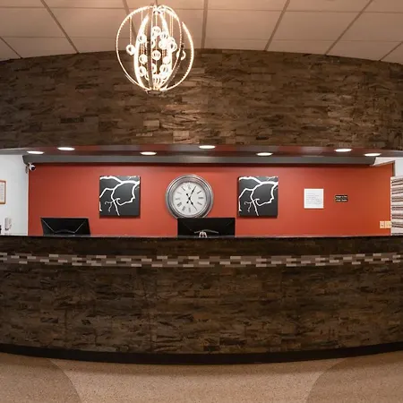 Ramada By Wyndham Cedar Rapids-2