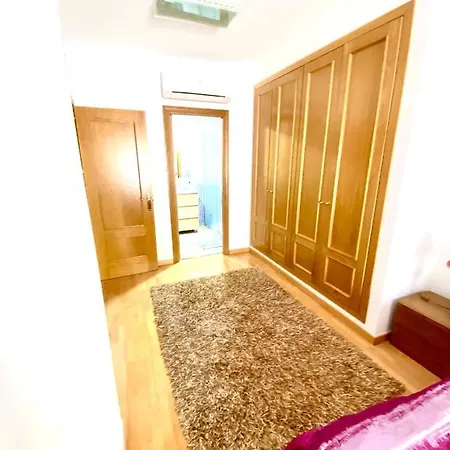 Roni Rooms-3