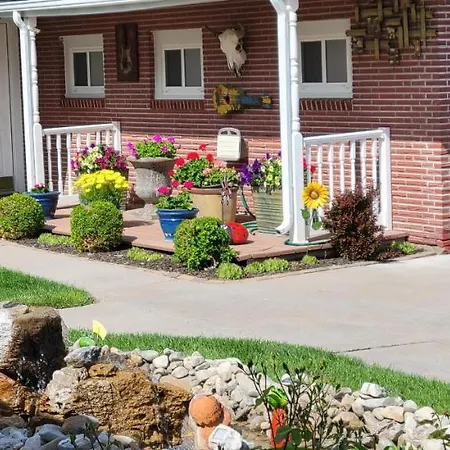 Husker Inn-3