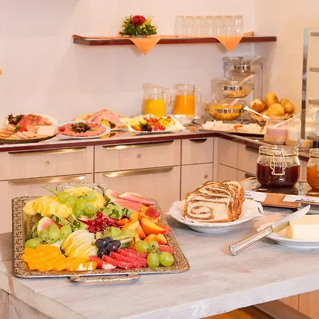 Hotel Garni Regina-3