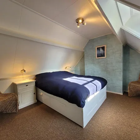 B&B Villa Giethoorn - canalview, privacy&parking-3