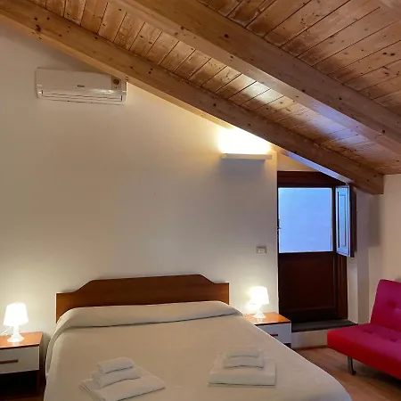Domo Is Solus - Affittacamere - Living Sant'Antioco-3