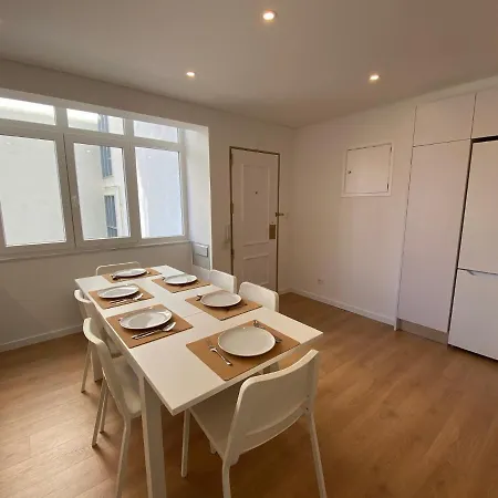 Carcavelos Beach Shared Serviced Apartment 11-3