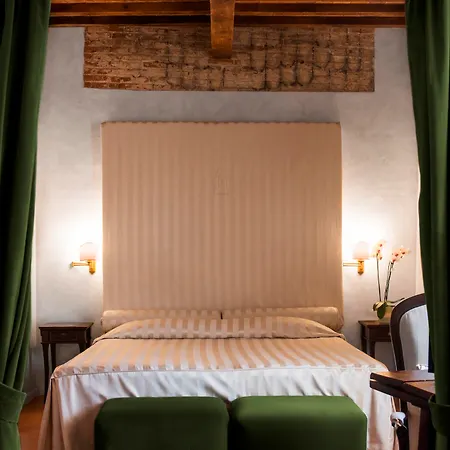 Hotel Relais Dell'Orologio-3