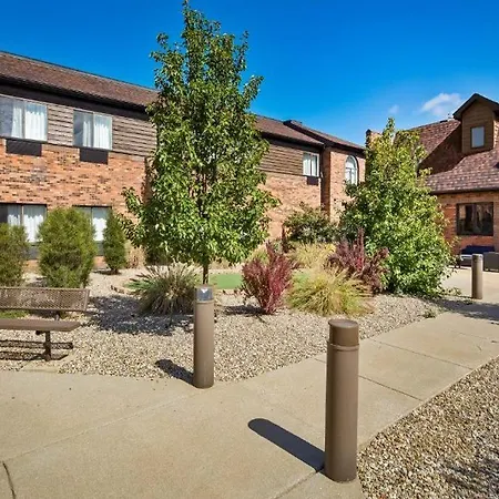Bliss Point Inn & Suites-3